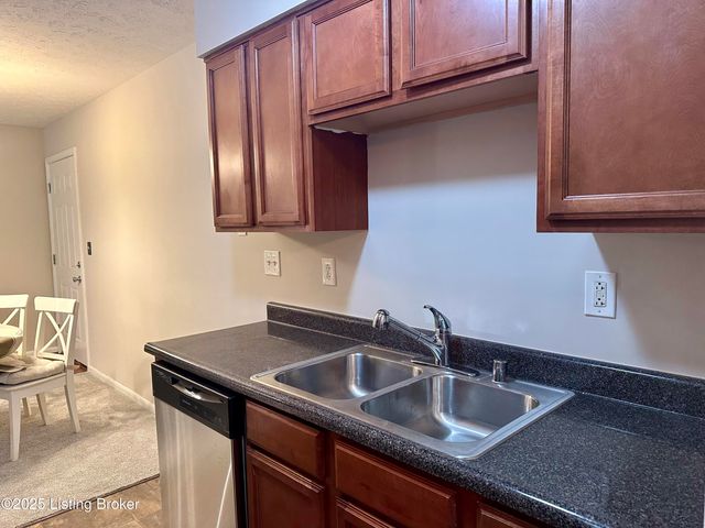 219 Middletown Square, Louisville, KY 40243