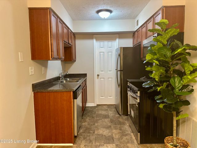 219 Middletown Square, Louisville, KY 40243