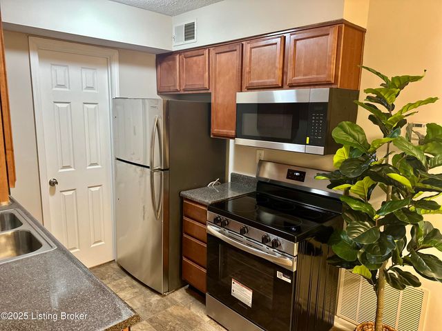 219 Middletown Square, Louisville, KY 40243