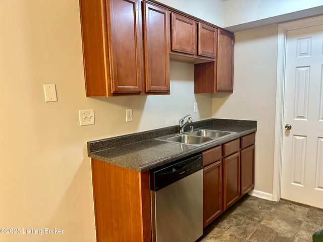 219 Middletown Square, Louisville, KY 40243