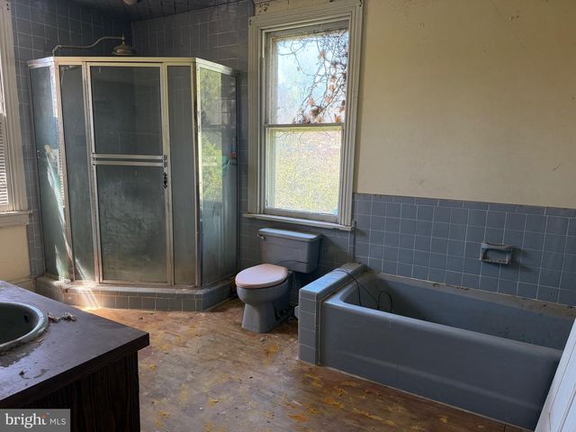 322 CHESTNUT ST, Moorestown, NJ 08057