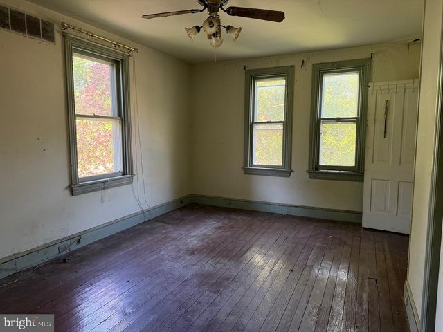 322 CHESTNUT ST, Moorestown, NJ 08057