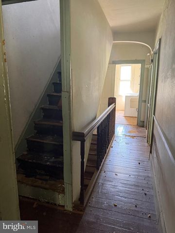 322 CHESTNUT ST, Moorestown, NJ 08057