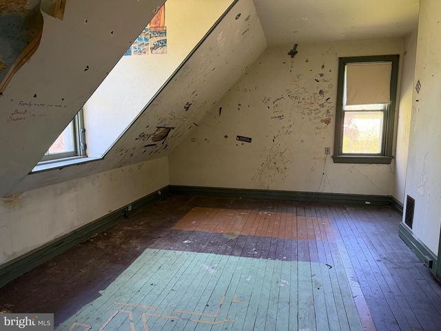 322 CHESTNUT ST, Moorestown, NJ 08057