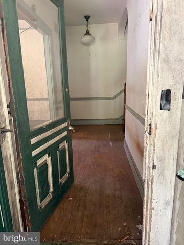 322 CHESTNUT ST, Moorestown, NJ 08057