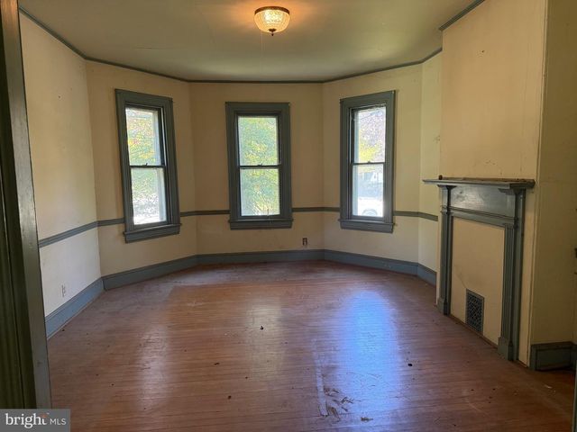 322 CHESTNUT ST, Moorestown, NJ 08057