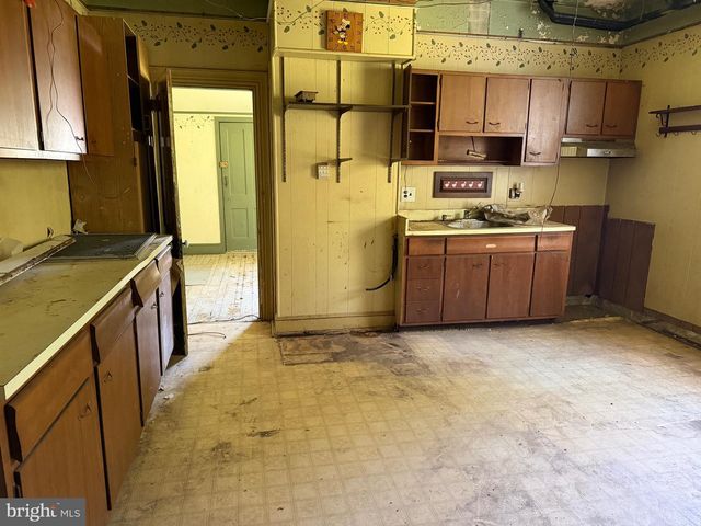 322 CHESTNUT ST, Moorestown, NJ 08057