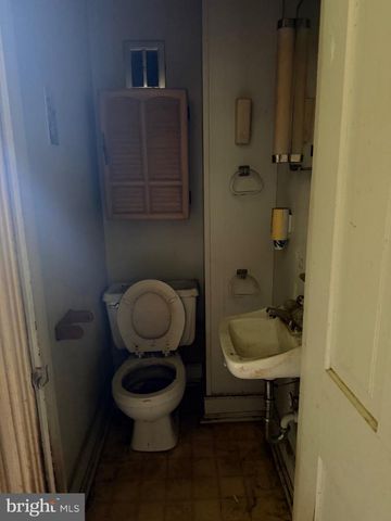 322 CHESTNUT ST, Moorestown, NJ 08057