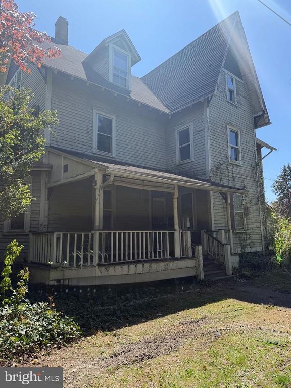 322 CHESTNUT ST, Moorestown, NJ 08057