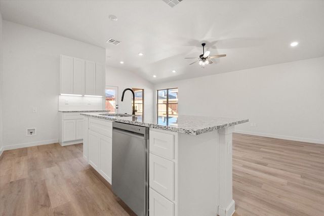 2417 Aberdeen Avenue, Wolfforth, TX 79382