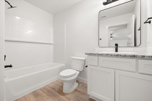 2417 Aberdeen Avenue, Wolfforth, TX 79382