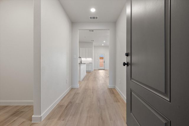 2417 Aberdeen Avenue, Wolfforth, TX 79382