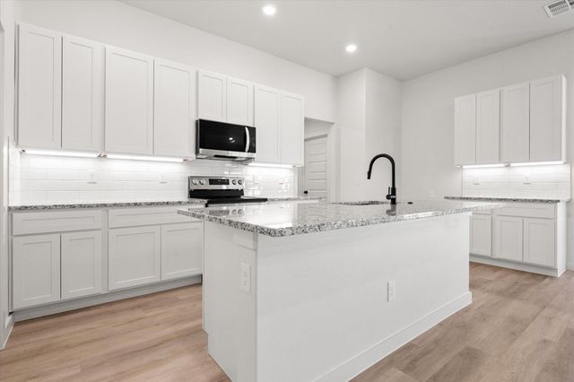 2417 Aberdeen Avenue, Wolfforth, TX 79382