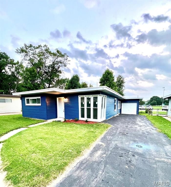 1305 Saint Jean Street, Florissant, MO 63031