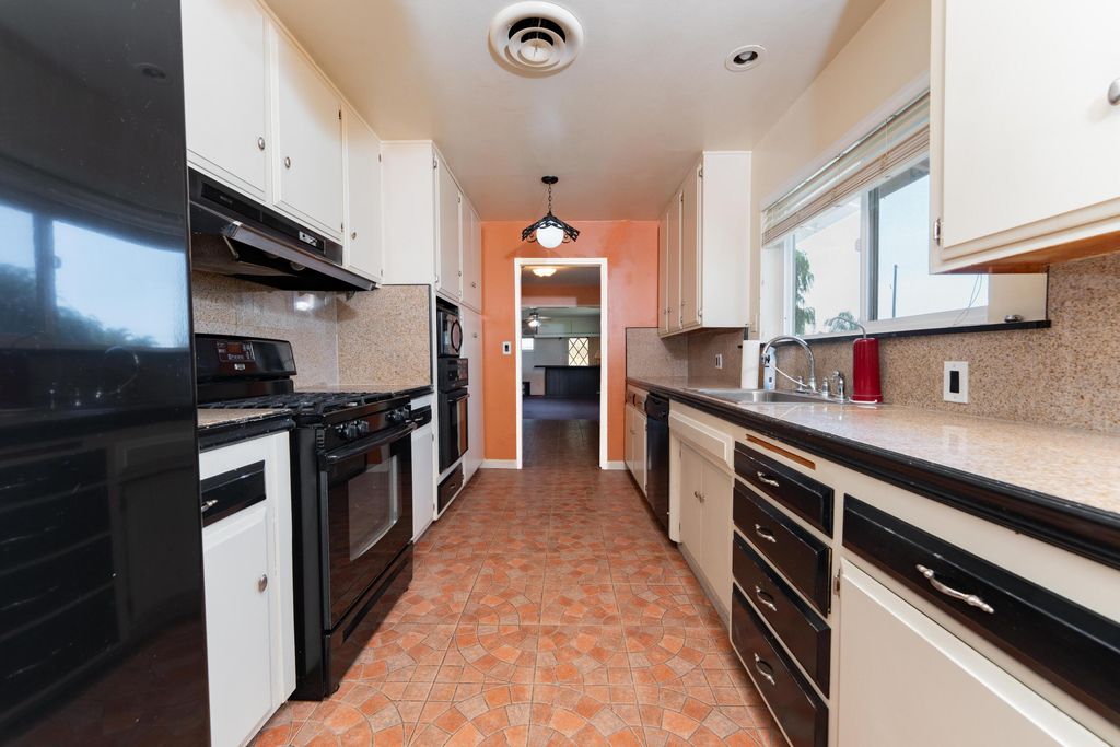 Image 13 of property listing at 1817 8th Avenue, Delano, CA 93215