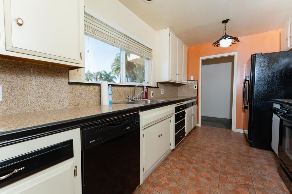 Image 16 of property listing at 1817 8th Avenue, Delano, CA 93215