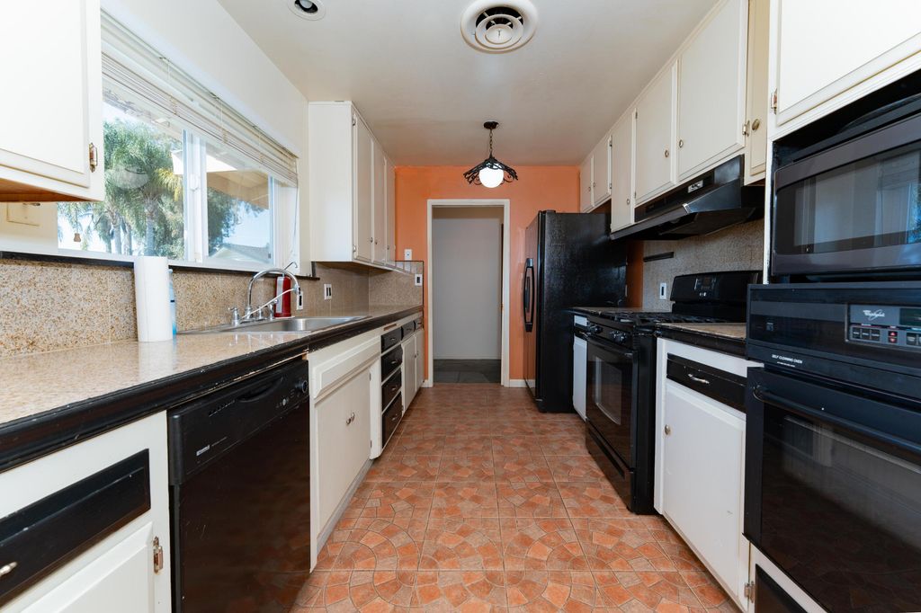 Image 17 of property listing at 1817 8th Avenue, Delano, CA 93215