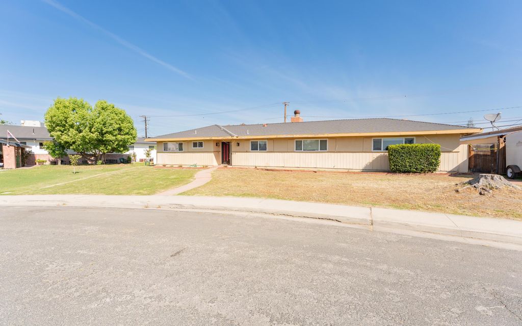 Image 2 of property listing at 1817 8th Avenue, Delano, CA 93215