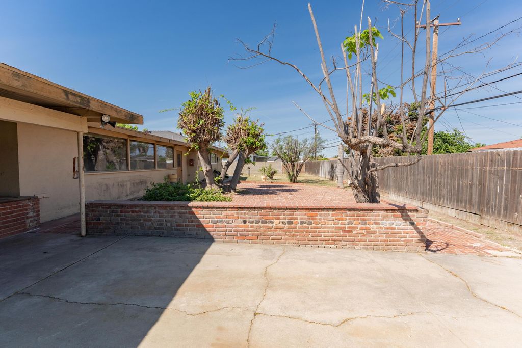 Image 38 of property listing at 1817 8th Avenue, Delano, CA 93215