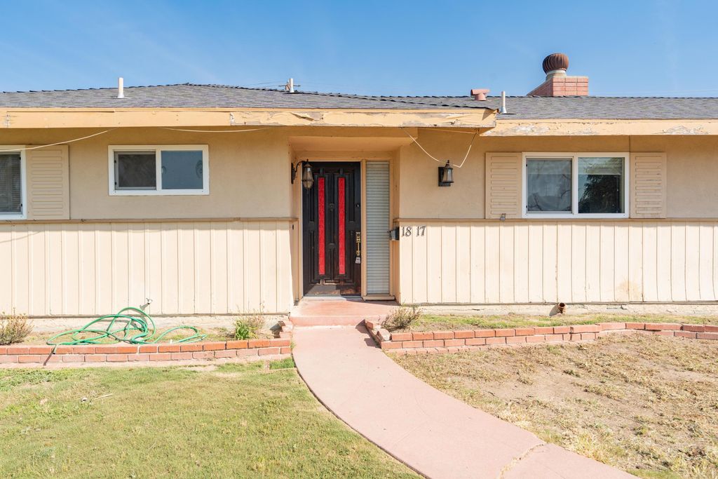 Image 4 of property listing at 1817 8th Avenue, Delano, CA 93215