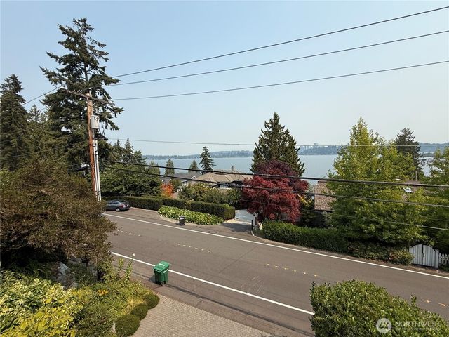 7275 N Mercer Way, Mercer Island, WA 98040