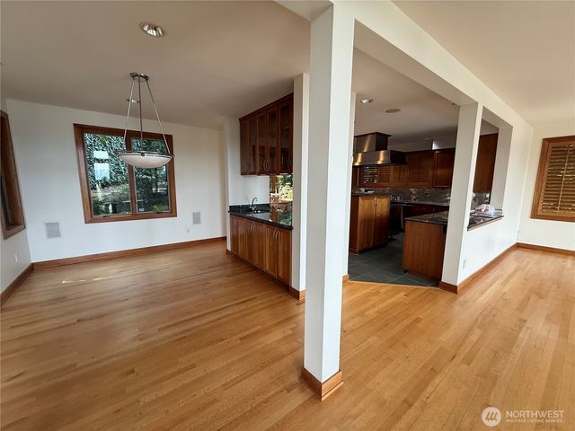 7275 N Mercer Way, Mercer Island, WA 98040
