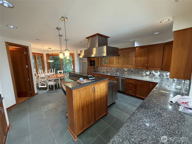 7275 N Mercer Way, Mercer Island, WA 98040