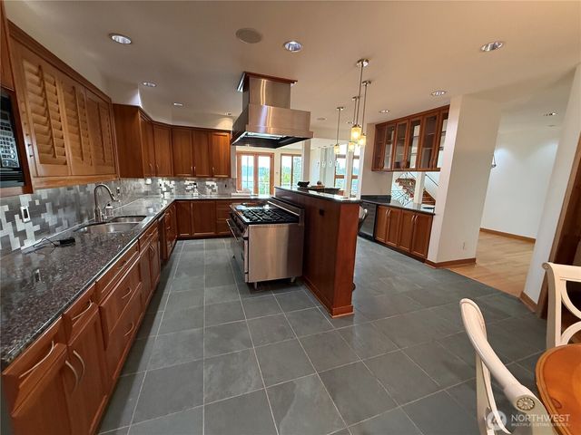 7275 N Mercer Way, Mercer Island, WA 98040