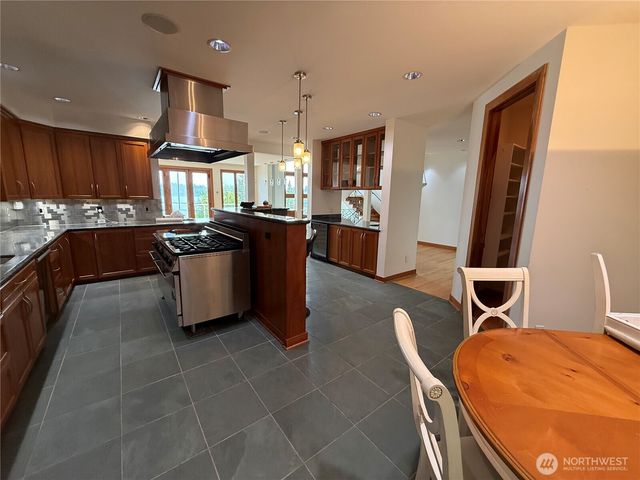 7275 N Mercer Way, Mercer Island, WA 98040