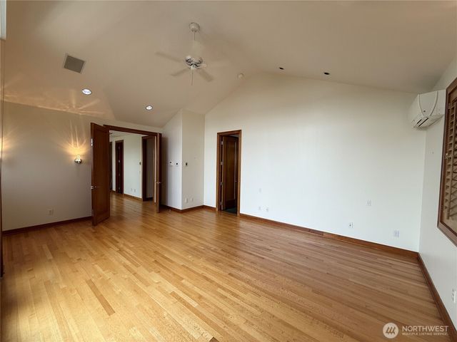 7275 N Mercer Way, Mercer Island, WA 98040