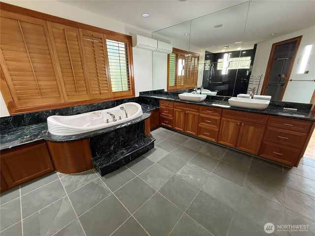 7275 N Mercer Way, Mercer Island, WA 98040