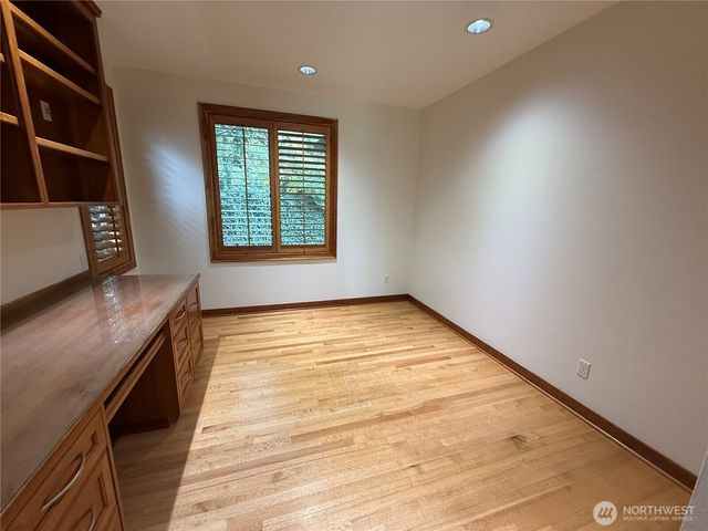7275 N Mercer Way, Mercer Island, WA 98040