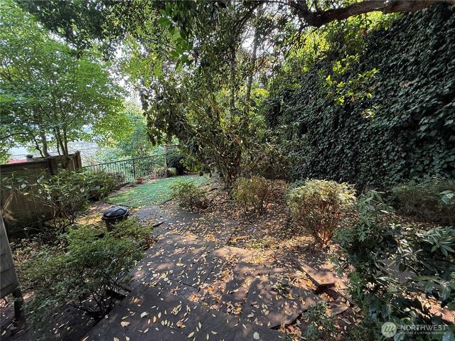 7275 N Mercer Way, Mercer Island, WA 98040