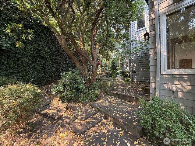7275 N Mercer Way, Mercer Island, WA 98040