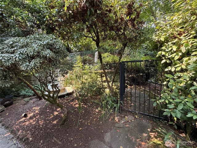 7275 N Mercer Way, Mercer Island, WA 98040
