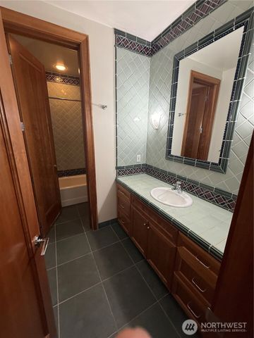 7275 N Mercer Way, Mercer Island, WA 98040