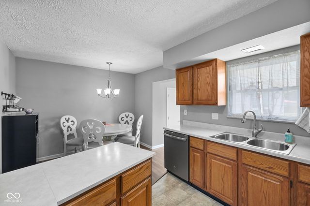 3127 S Fielding Road, New Palestine, IN 46163