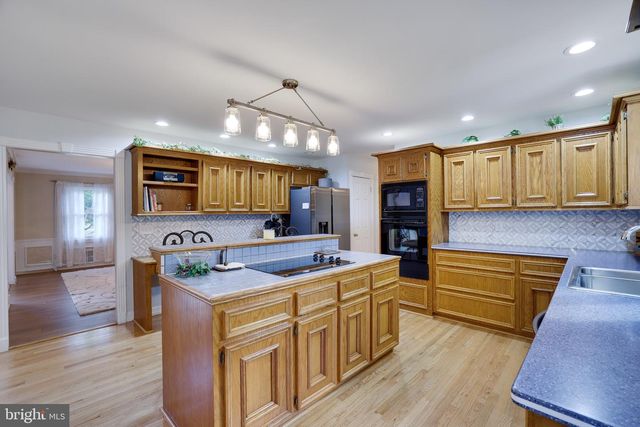 9875 HILLTOP DR, Bangor, PA 18013