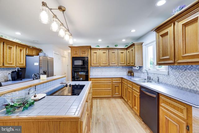 9875 HILLTOP DR, Bangor, PA 18013