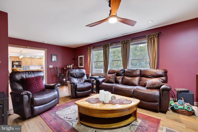 9875 HILLTOP DR, Bangor, PA 18013