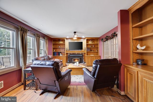 9875 HILLTOP DR, Bangor, PA 18013