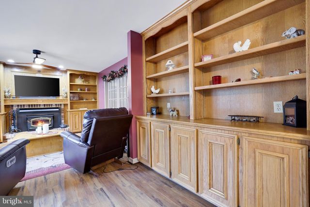 9875 HILLTOP DR, Bangor, PA 18013