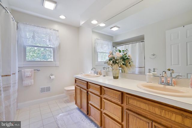 9875 HILLTOP DR, Bangor, PA 18013