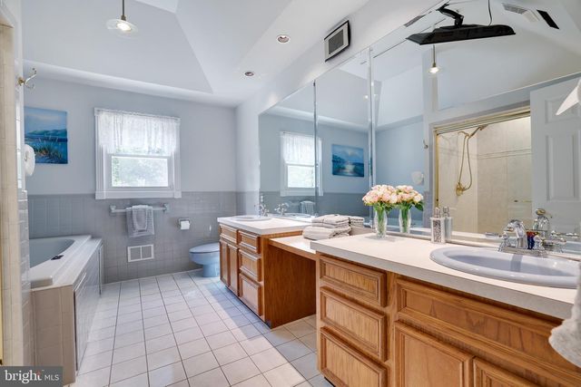 9875 HILLTOP DR, Bangor, PA 18013