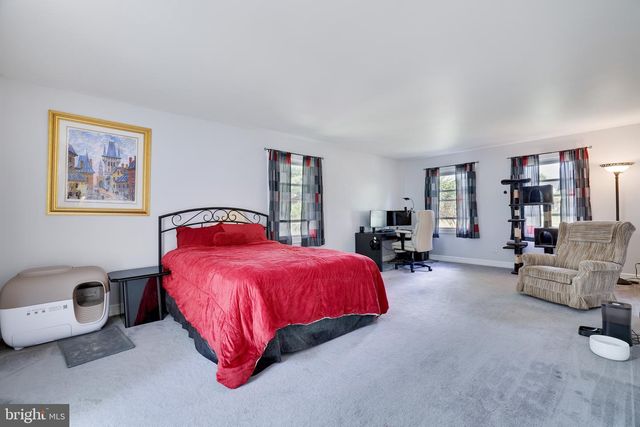 9875 HILLTOP DR, Bangor, PA 18013