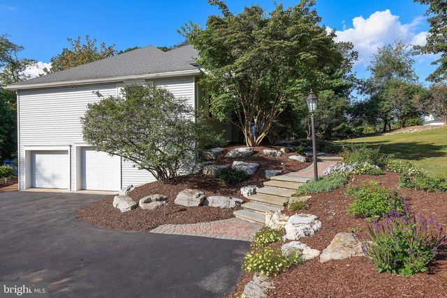 9875 HILLTOP DR, Bangor, PA 18013