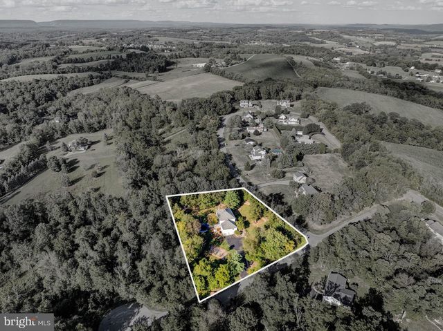 9875 HILLTOP DR, Bangor, PA 18013