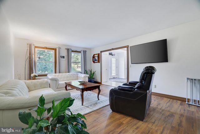 9875 HILLTOP DR, Bangor, PA 18013