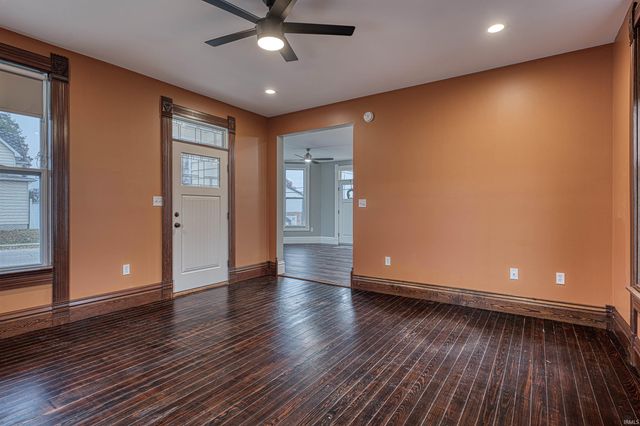 206 W Gibson Street, Haubstadt, IN 47639