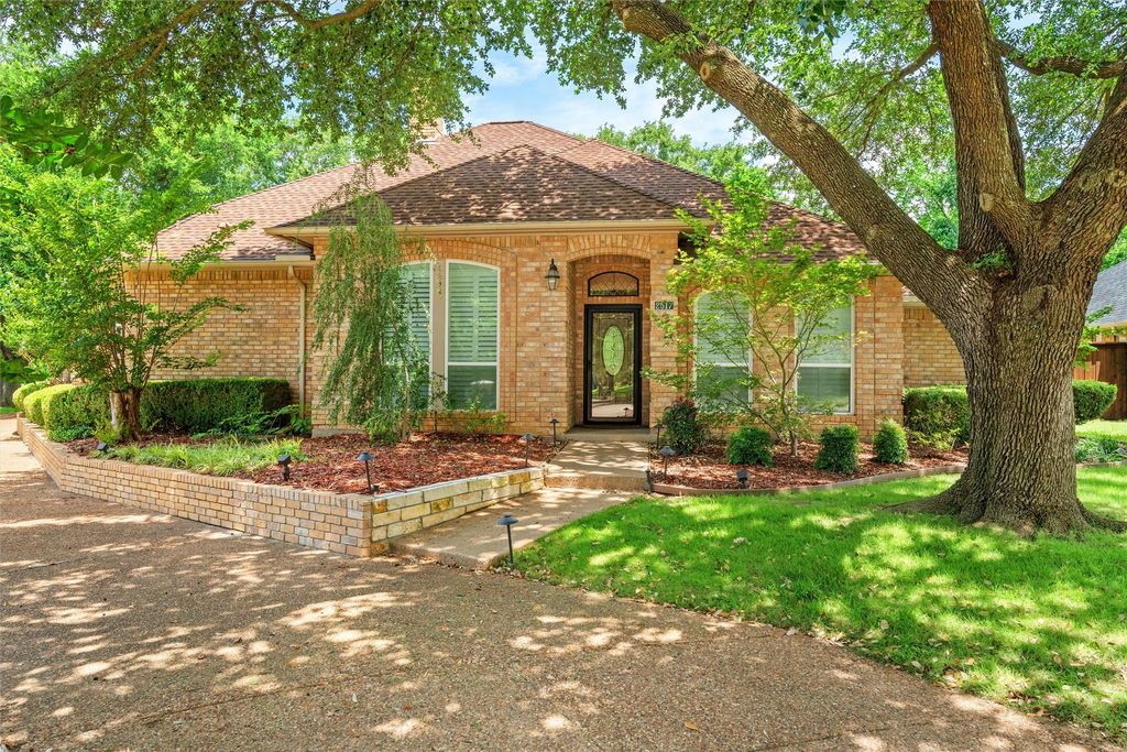 2517 Chad Drive, Arlington, TX 76017